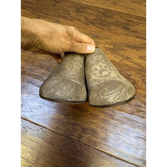 TARYN ROSE Floral Embossed Leather Heeled Zip Up Booties, Sz 39 (US 8.5) - Picture 8 of 11